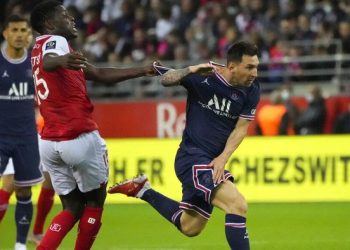 Lionel Messi melakukan debutnya di Paris Saint-Germain dalam pertandingan melawan Reims (Foto: AP/Francois Mori)