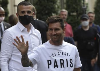 Lionel Messi mendapat nomor punggung 30 di PSG. (Foto: AP/Adrienne Surprenant)