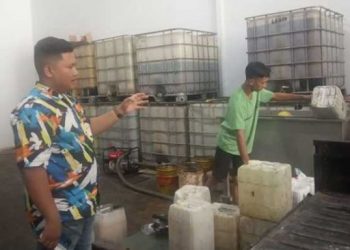 Para pemuda di Pekanbaru membuat usaha minyak jelantah hingga bisa diekspor ke luar negeri. [Dok mediacenterriau]