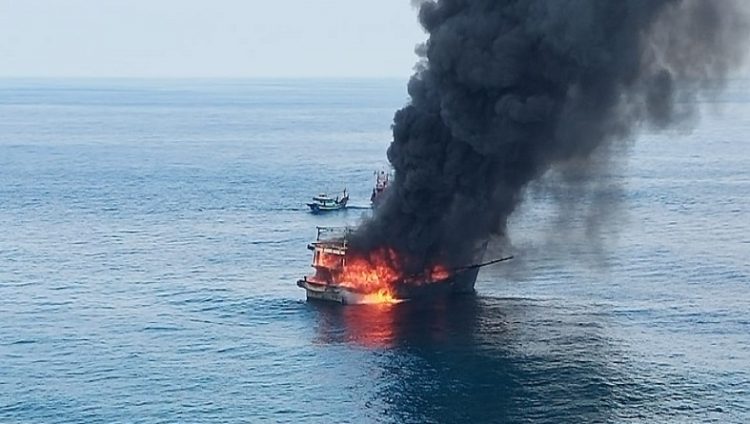 KM United terbakar di Perairan Pulau Berhala. (Foto: istimewa)