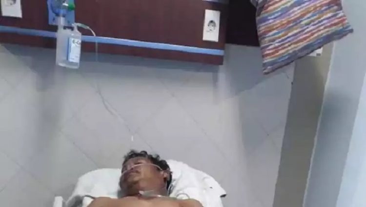 Tukang parkir yang ditembak para pelaku perampokan toko emas di Pasar Simpang Limun Medan, berhasil selamat, Kamis (26/8/2021). (Foto: MPI/Wahyudi Aulia Siregar)