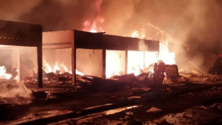 Kebakaran di Pasar Baso, Kabupaten Agam, Sumatera Barat (Rus Akbar/MNC Portal)