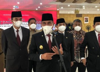 Gubernur Sumut Edy Rahmayadi memberikan keterangan kepada wartawan usai melantik Kadis Kesehatan Sumut. [Ist]