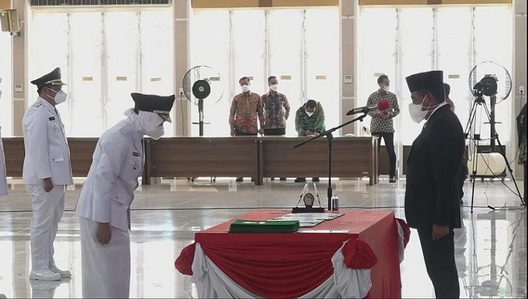 Edy Rahmayadi Lantik Bupati dan Wakil Bupati Labuhanbatu Erik Adtrada Ritongan- Ellya Rosa Siregar. (Foto: istimewa)