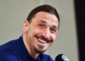 Zlatan Ibrahimovic merasa lebih hebat dari Cristiano Ronaldo dan Lionel Messi. Foto: (AP/Jonas Ekstromer)