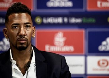 Jerome Boateng saat diperkenalkan sebagai pemain baru Olympique Lyon di Groupama Stadium, Lyon, Rabu (1/9/2021) malam WIB. [JEFF PACHOUD / AFP]