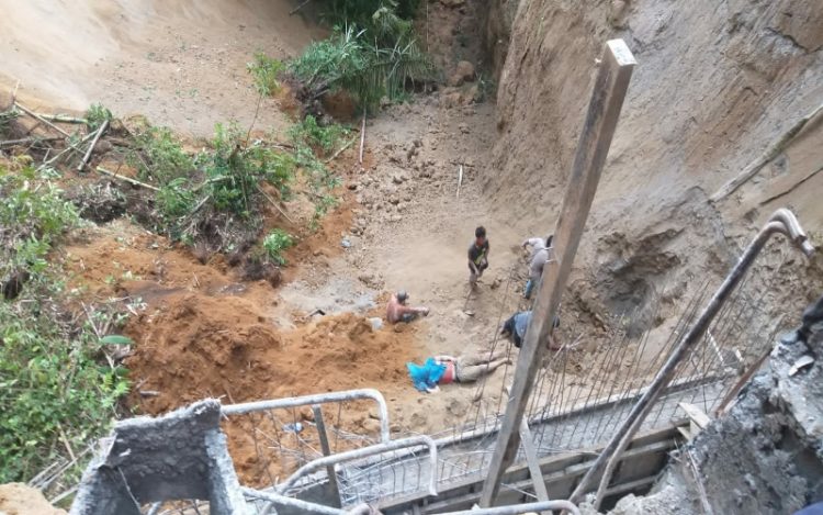 5 Pekerja Proyek Pengerjaan Penahan Tebing di Karo Tertimbun Longsor (Foto: Istimewa)