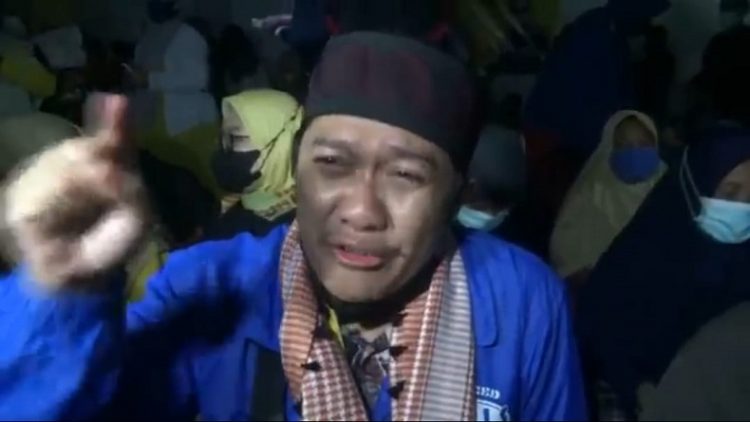 Yoris, anak sulung almarhumah Tuti. (Foto: iNews/YUDY HERYAWAN JUANDA)