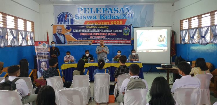Anggota DPRD Sumatera Utara (Sumut), Rony Reynaldo Situmorang saat sosialisasi Perda Nomor 1 Tahun 2019 di SMK GKPI 1 Pematangsiantar.