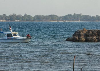 Foto: Pantai Carita, Banten, Minggu (4/8/2019). (CNBC Indonesia/Andrean Kristianto)
