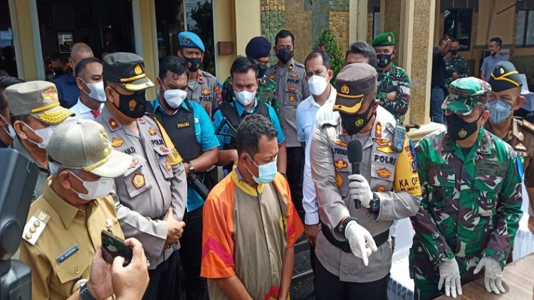 Kapolres Asahan, AKBP Putu Yudha saat menggelar konferensi pers pengungkapan penyelundupan 34,7 kg sabu. (Foto: istimewa)