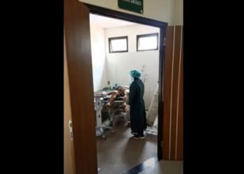 Korban penembakan dibawa ke RS Bhayangkara Polda Bengkulu (Foto: Endro Dwirawan)