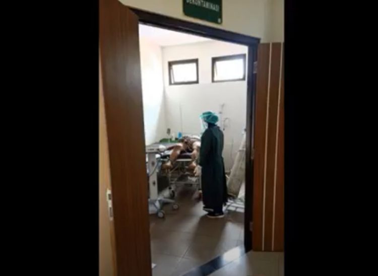 Korban penembakan dibawa ke RS Bhayangkara Polda Bengkulu (Foto: Endro Dwirawan)