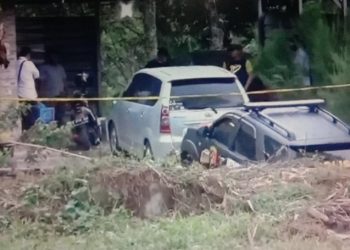 Sejumlah polisi tampak melakukan olah TKP di rumah korban pembunuhan ibu dan anak di Subang. (Foto: iNewsTv/Yudy Heryawan Juanda)