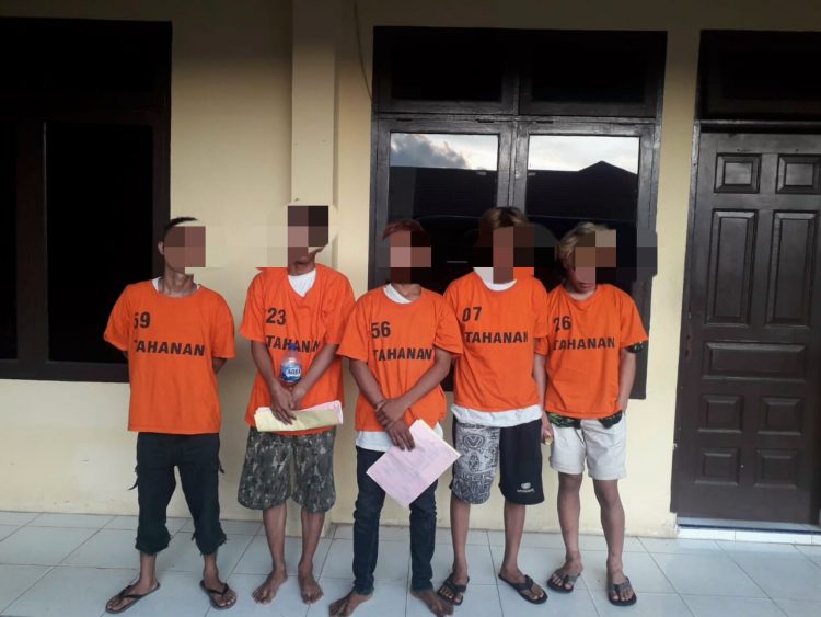 Foto kelima pelaku yang diringkus Sat Reskrim Polres Simalungun.