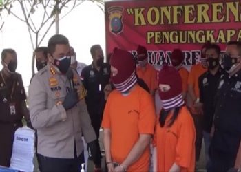 Polrestabes Medan, berhasil mebongkar home industri narkoba yang dikendalikan pasangan suami istri. Foto/iNews TV/Andi Palapa