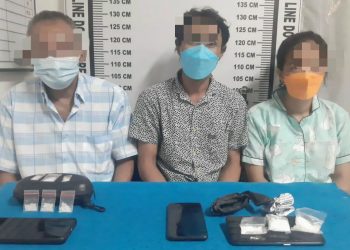 Foto ketiga pelaku dan barang bukti sabu yang diamankan Sat Narkoba Polres Pematangsiantar.
