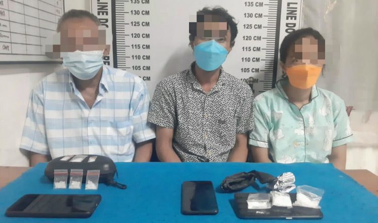 Foto ketiga pelaku dan barang bukti sabu yang diamankan Sat Narkoba Polres Pematangsiantar.