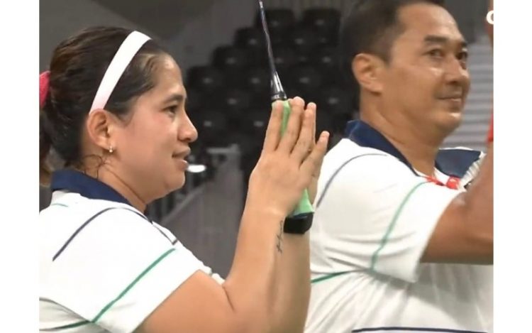 Pasangan ganda campuran Indonesia, Hary Susanto/Leani Ratri Oktila berhasil meraih medali emas di Paralimpiade Tokyo 2020. (Foto: Twitter/@TeamINAOffical)