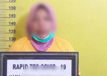 Foto: Guru yang membacok suaminya karena diintimidasi dan dituduh selingkuh di Riau (Dok. Istimewa).