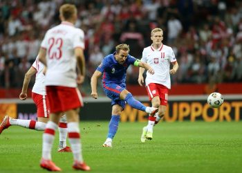 Timnas Inggris harus puas dengan hasil imbang 1-1 lawan Polandia Kualifikasi Piala Dunia 2022 Zona Eropa. Inggris kebobolan di menit akhir. (foto: REUTERS)