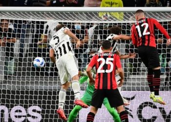Tandukan Ante Rebic mengubah skor 1-1 saat Juventus menjamu AC Milan di pekan keempat Serie A, Senin (20/9/2021) dini hari WIB. (Foto: AFP)