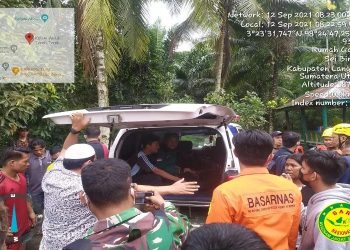 Evakuasi jasad korban mahasiswi yang hanyut di Kolam Abadi Langkat (Foto: Dok Basarnas)