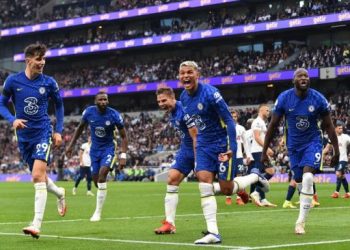 Bek Chelsea asal Brasil, Thiago Silva, merayakan gol pertama timnya ke gawang Tottenham Hotspur dalam laga pekan kelima Liga Inggris 2021/2022 di Stadion Tottenham Hotspur di London, pada 19 September 2021. JUSTIN TALLIS / AFP.