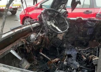 Satu unit mobil pick up di Jalan Medan-Tanjung Morawa, tepatnya di depan Amplas Trade Center (ATC), Sabtu (4/9/2021) pagi. [Dok Digtara]