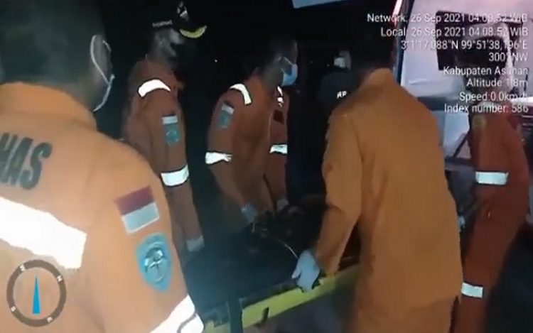 Wisatawan Jatuh ke Laut saat Selfi di Dermaga Panton Ditemukan Meninggal Dunia (Foto: dok Basarnas)