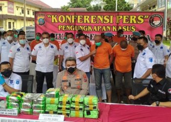 Kapolrestabes Medan Kombes Pol Riko Sunarko memaparkan kasus narkoba. [Suara.com/M.Aribowo]
