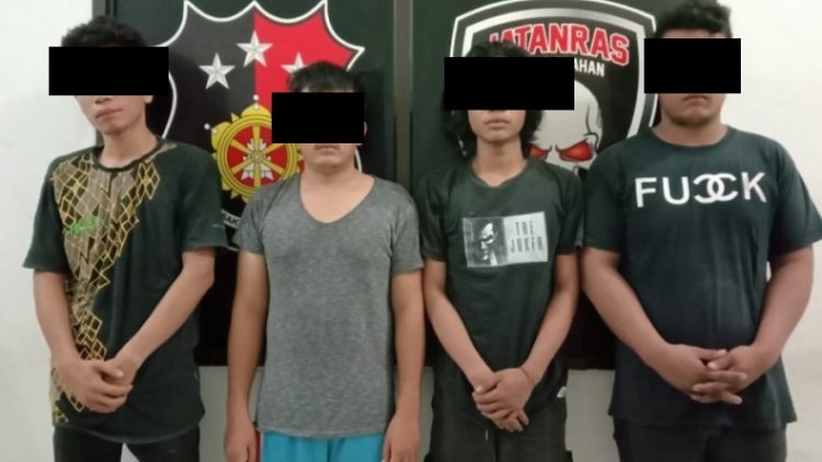 Keempat tersangka saat diamankan di Satreskrim Polres Asahan. (Foto: istimewa)