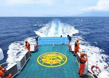 Dua dari sembilan Anak Buah Kapal (ABK) KM Liberty 1 yang hilang usai dihantam gelombang ditemukan oleh Kapal SPOB Seroja 01 dengan rute Kumai-Kalimantan Tengah. (Ist)