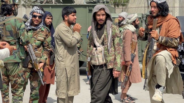 Mantan komandan Taliban Haji Najibullah didakwa oleh AS atas tuduhan pembunuhan dan terorisme terkait tewasnya 3 tentara dan seorang penerjemah pada 2008 (Foto: Reuters)
