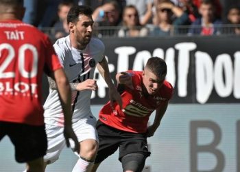 Penyerang PSG, Lionel Messi (tengah) tampil pada laga Ligue 1 Prancis kontra Rennes di Roazhon Park, Rennes, Minggu (3/10/2021) malam WIB. [LOIC VENANCE / AFP]