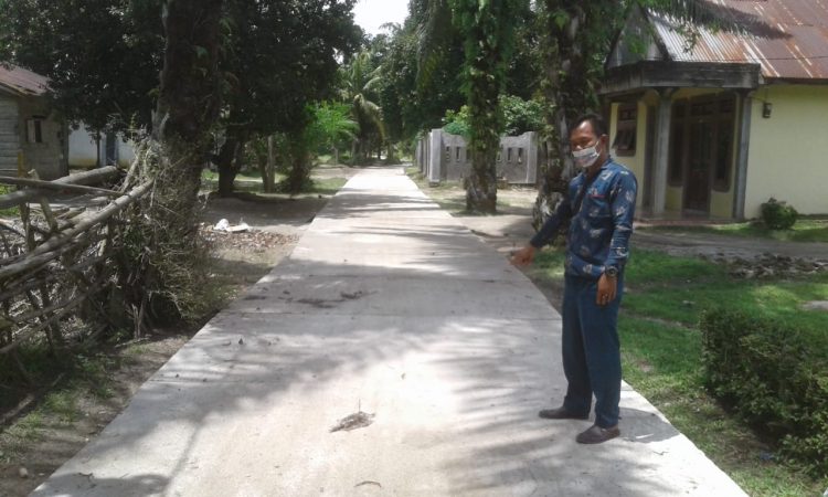 Kondisi proyek pengerasan rabat beton di Nagori Parbutaran yang telah rampung dikerjakan.