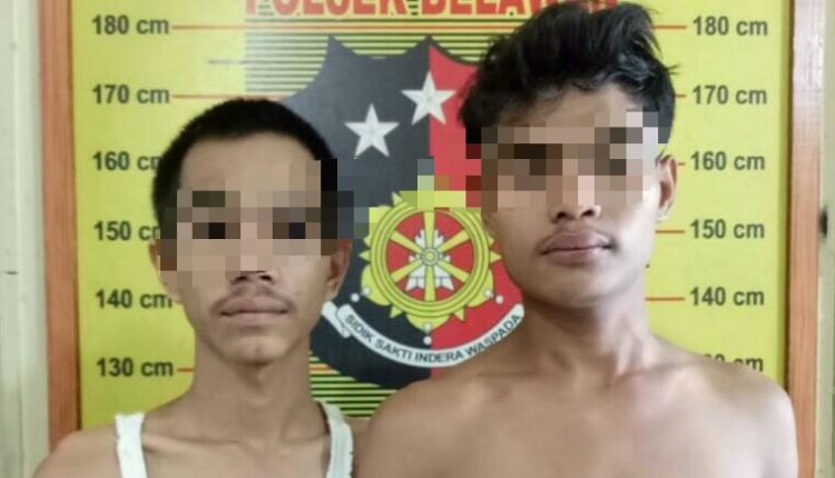 Foto kedua pelaku curanmor yang dibekuk Polres Pelabuhan Belawan.