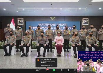 Foto bersama disela - sela acara.