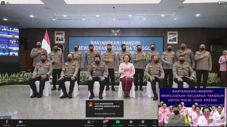 Foto bersama disela - sela acara.