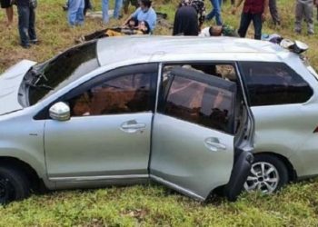 Mobil Avanza rombongan SMK Taruna Tekno Nusantara Medan mengalami kecelakaan di Jalan Tol Tebingtinggi. (ANTARA/HO)