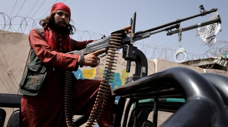 Taliban menyerang markas sel ISIS-K di Kabul setelah serangan bom bunuh diri di luar masjid Kabul (Foto: Reuters)