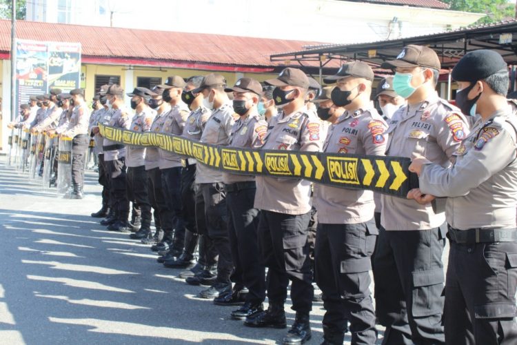 Polres Pematangsiantar laksanakan Latihan apel kesiapsiagaan pleton dalmas yang dipimpin Kabag Ops, Kompol Lamin SPd, Samapta AKP Muri Yasnal SH, bersama Kanit Dalmas, AIPTU Abdul Malik, di Lapangan Apel Polres pematangsiantar, pada Sabtu (23/10/2021) pagi, pukul 09.00 WIB.
