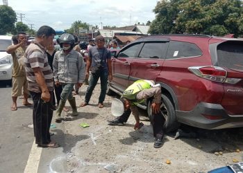Kecelakaan beruntun melibatkan tiga mini bus dan satu sepeda motor terjadi di Jalinsum Simpang Dusun II, Desa Bekar Baru, Kabupaten Batu Bara, Senin (18/10/2021). SINDOnews/Sartana