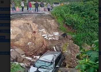 Mobil minibus masuk longsor di jalan provinsi Pematangsiantar-Saribudolok, kabupaten Simalungun, dua luka-luka. Foto SINDOnews
