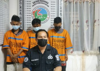 Foto ketiga pelaku yang diamankan Sat Narkoba Polres Pematangsiantar.