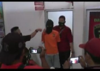 Pelaku pemerkosaan dan pembununan terhadap pelajar SD di OKU Selatan. (Foto: Teddy H)