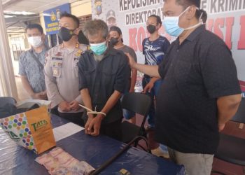 Kapolres Pematangsiantar, AKBP Boy Sutan Binanga Siregar saat menggelar press release di Mapolres Pematangsiantar.