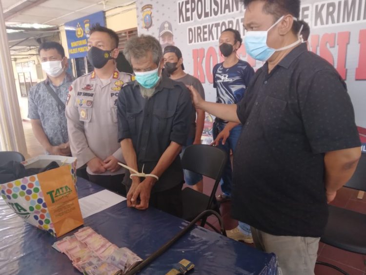 Kapolres Pematangsiantar, AKBP Boy Sutan Binanga Siregar saat menggelar press release di Mapolres Pematangsiantar.