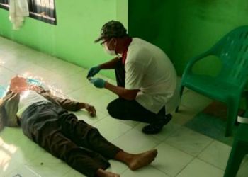 Kakek rentah ini mendadak ambruk dan tewas seblum sempat diterapi saat menggu giliran di panti pijat. Foto: SINDONews/Ricky F Hutapea