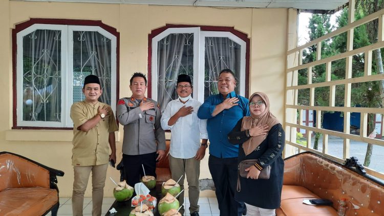 Kapolres Pematangsiantar AKBP Boy S.B Siregar SIK saat menerima kunjungan silaturahmi mantan Ketua PC. Nahdlatul Ulama (NU) Kota Medan, pada Sabtu (13/11/2021) siang tadi, pukul 13.00 WIB.